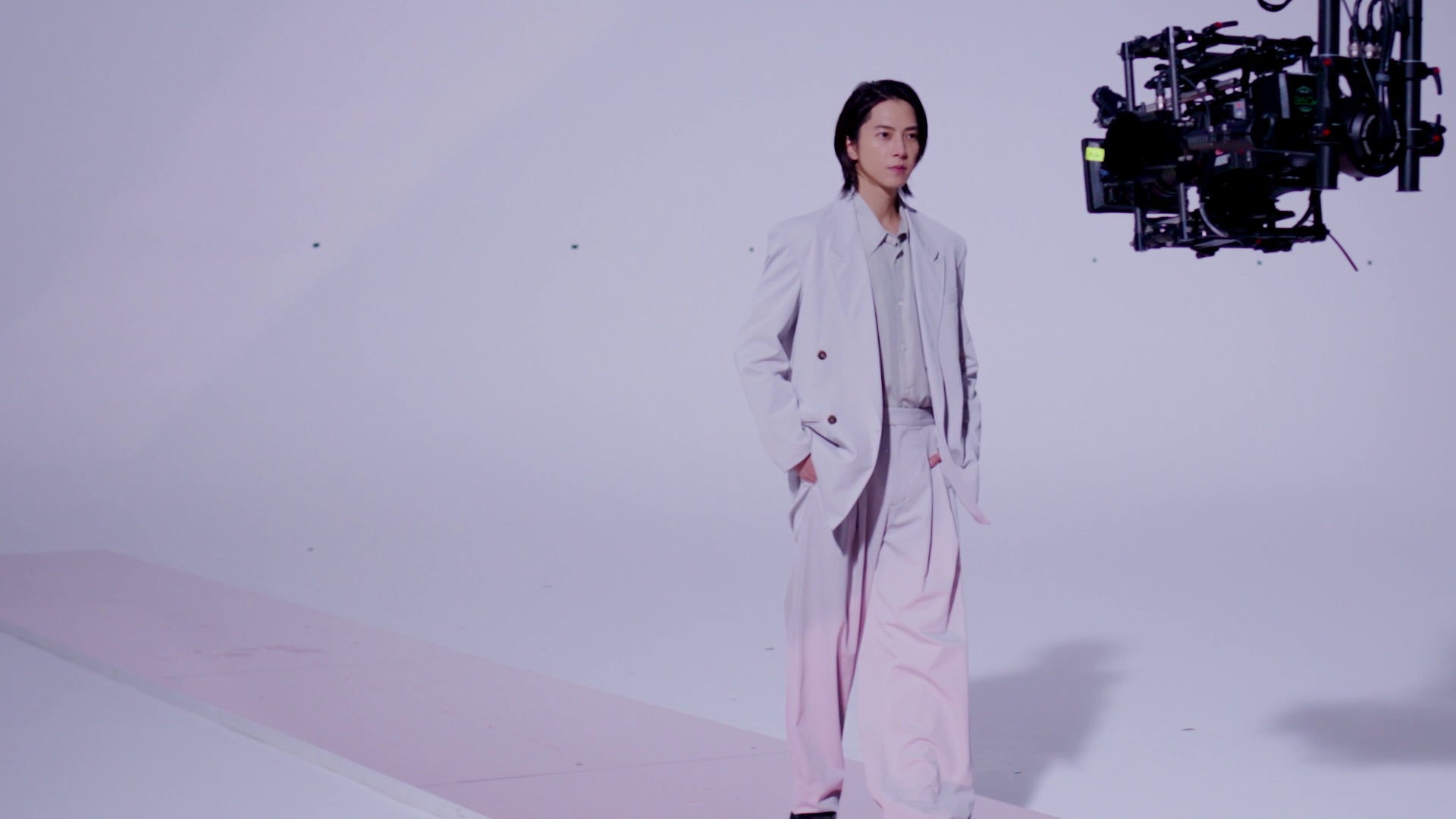 山下智久 Straine新CMメイキング（提供写真）