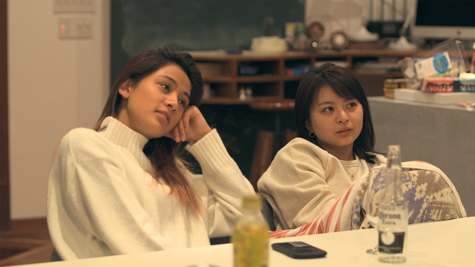 まや、優衣「TERRACE HOUSE OPENING NEW DOORS」45th WEEK（C）フジテレビ／イースト・エンタテインメント