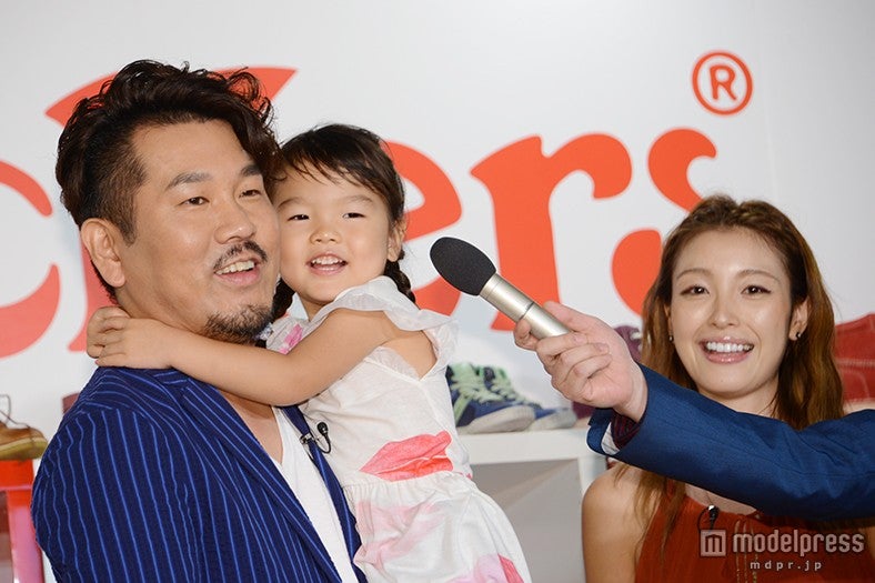 （左から）藤本敏史、莉々菜ちゃん、木下優樹菜