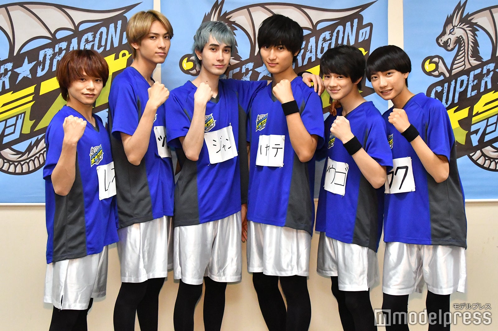 （左から）玲於、毅、ジャン、颯、壮吾、楽／SUPER★DRAGON（C）モデルプレス