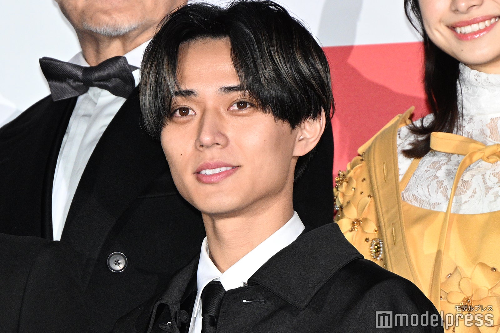 大泉洋とお寿司を食べた永瀬廉（C）モデルプレス