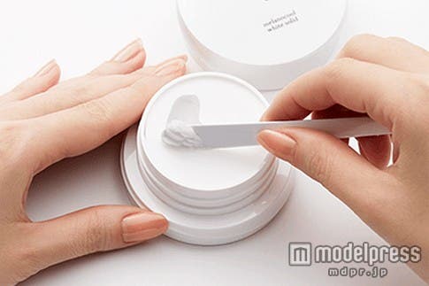 肌に乗せるととろけるテクスチャーが魅力