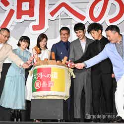 （左から）中西健二監督、岸井ゆきの、北川景子、中井貴一、松山ケンイチ、和田正人、田中美央（C）モデルプレス