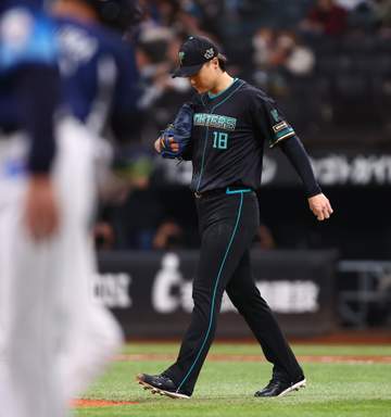 日本ハム、逆転負けで3連敗 北山6回2失点もリリーフ陣踏ん張れず、2番手上原が2ラン被弾 失策数1、2位の清宮幸、郡司を先発から外して臨むも