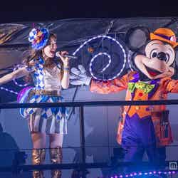 スペシャルショー「Halloween Party with AKB48」／(C)Disney