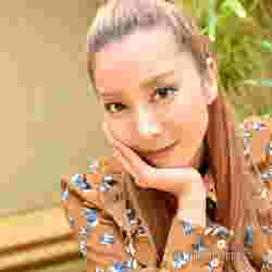 伝説のキャバ嬢 エンリケ 夫との出会いから交際 結婚 新婚生活を赤裸々告白 エンリケ空間 インタビュー モデルプレス