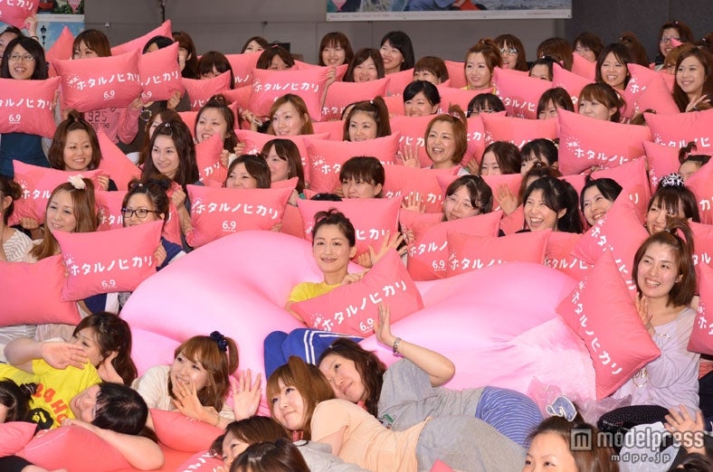 綾瀬はるか（中央）と120人の“リアル干物女”