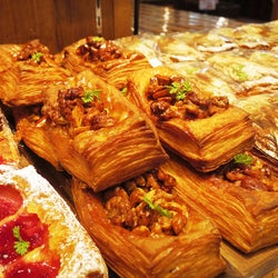 80種類の焼きたてパンが全部100円も!東京都内の100均ベーカリー3選