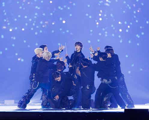 SEVENTEEN、エスクプスからホシへと渡った指揮棒・ウジのピアノ演奏で「MAESTRO」スタート 制御された世界から愛の解放まで【2024 MAMA AWARDS DAY2】