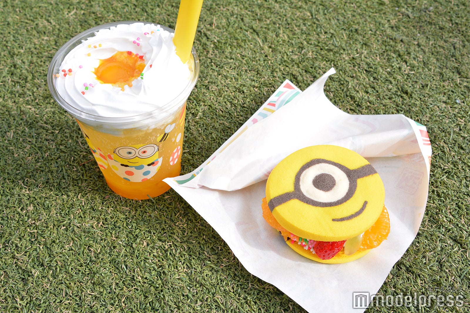ハチャメチャ・イースターエッグ？ソーダ～オレンジレモネード～￥650、ハチャメチャ・イースターエッグ？クッキーサンド～カスタードクリーム＆フルーツ～￥600（C）モデルプレス