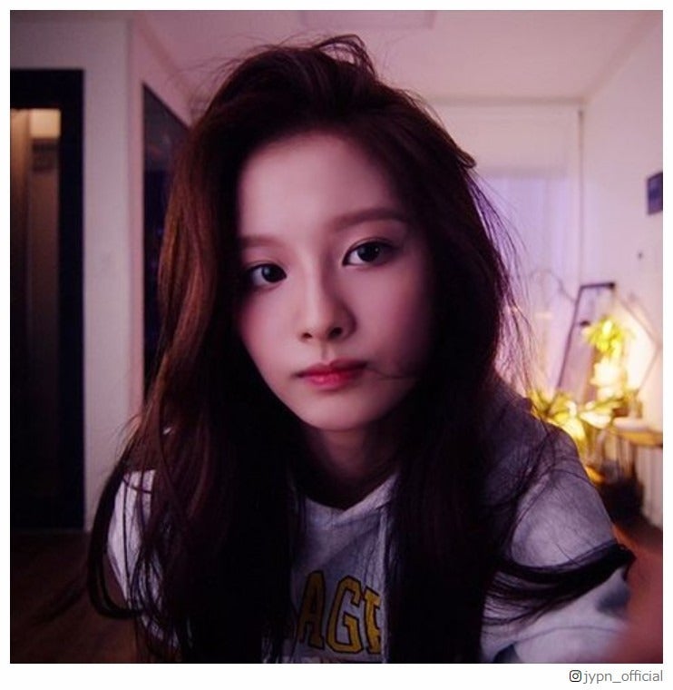 “TWICE＆ITZYの妹分”JYP新人ガールズグループ、4人目のメンバー公開「ビジュアル最強」と注目集める