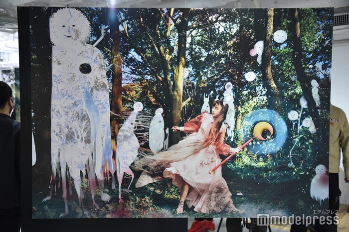 展覧会『魔法少女 山本美月』の様子(C)モデルプレス