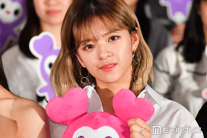 TWICEジョンヨン、活動休止期間中カフェでアルバイトしていた コーヒー作る様子披露