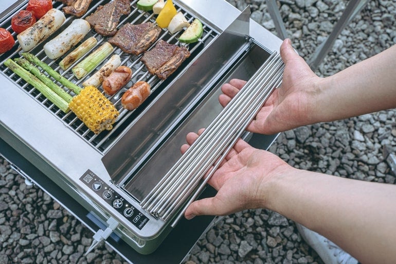 もう網の交換は不要 全自動で回転するbbqコンロなら肉が焦げず おうちbbqやアウトドアに必須 女子旅プレス