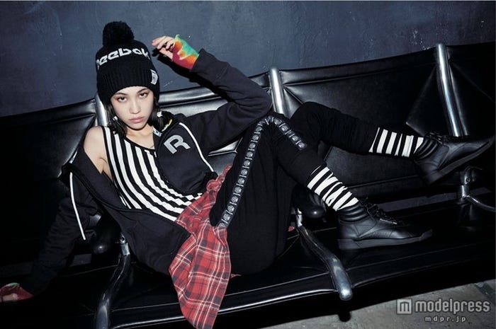 「Reebok CLASSIC」2013秋冬ウィメンズコレクションを着こなす水原希子/「ルックブック」ビジュアルより