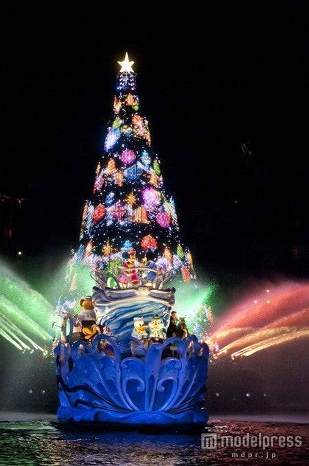 東京ディズニーシー「カラー・オブ・クリスマス」（C）Disney