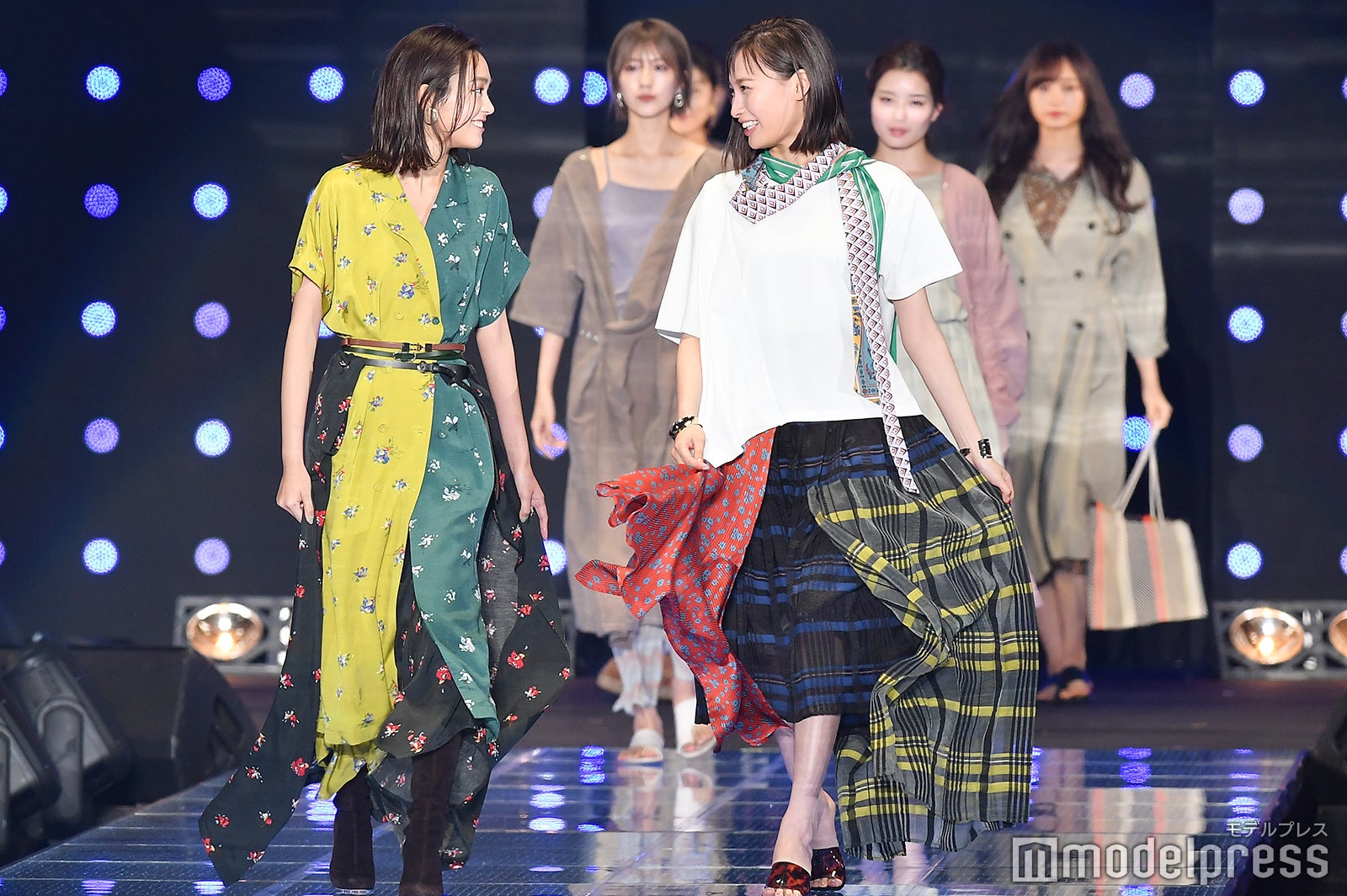 桐谷美玲、大政絢 （C）モデルプレス