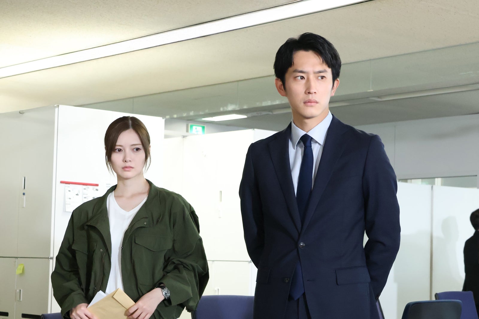 白石麻衣、杉野遥亮「オクラ〜迷宮入り事件捜査〜」第1話（C）フジテレビ