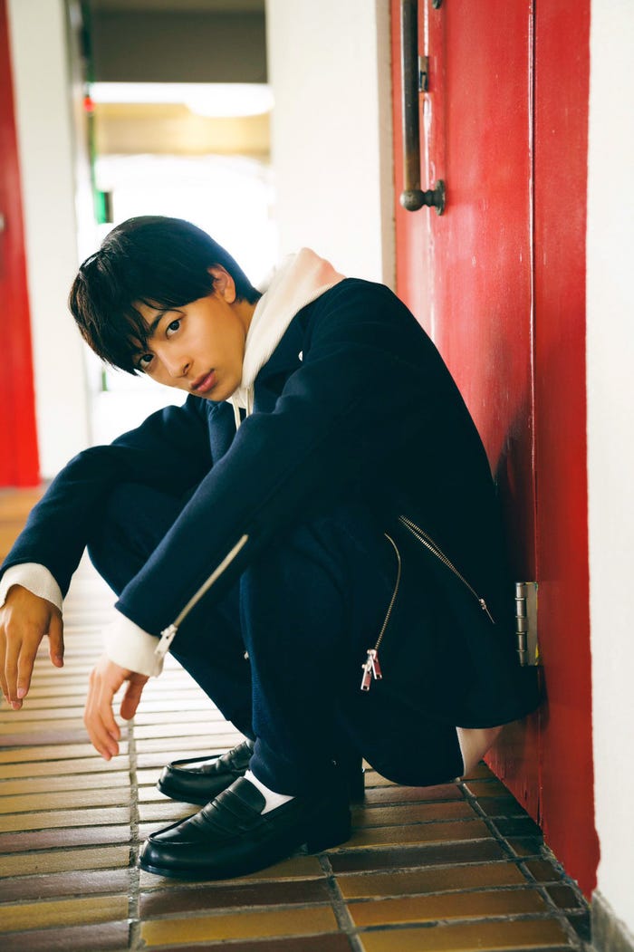 高杉真宙(「smart」12月号オフショット)/画像提供:宝島社