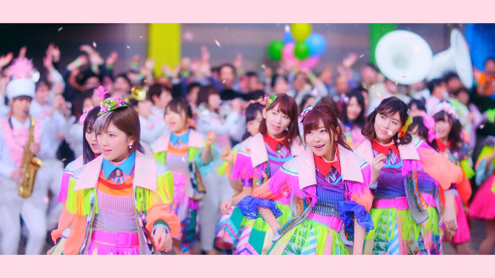AKB48「ジャーバージャ」MVより（C）AKS／キングレコード