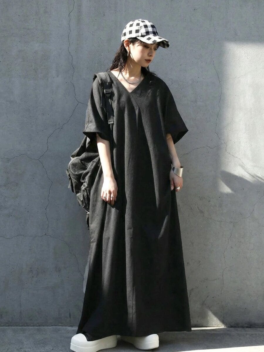 2026春大人女性おすすめ黒ワンピースコーデ