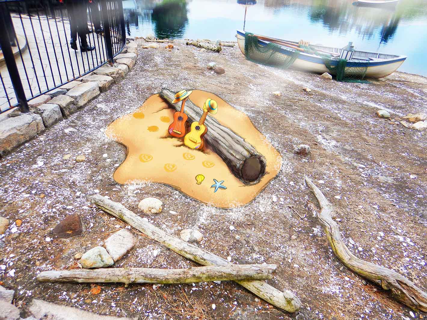 ダッフィー＆フレンズが夏を楽しんでいる様子を表現したデコレーション※イメージ（C）Disney