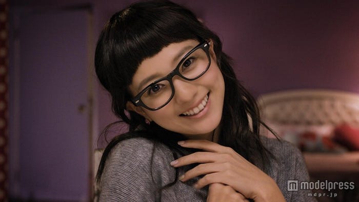 「可愛くなりたい」が詰まった伊藤千晃「Charming Kiss」MV