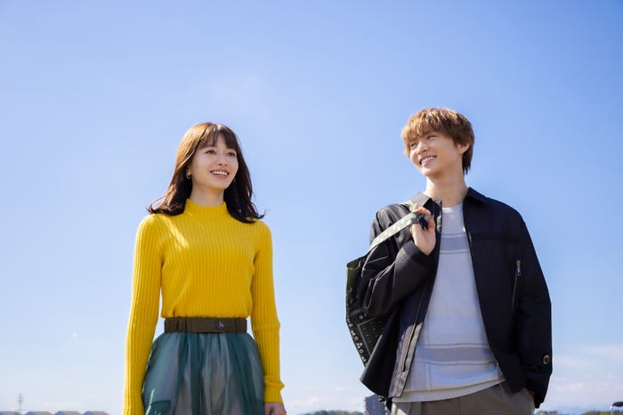 山本舞香、佐藤大樹「Sister」第2話より/(C)読売テレビ