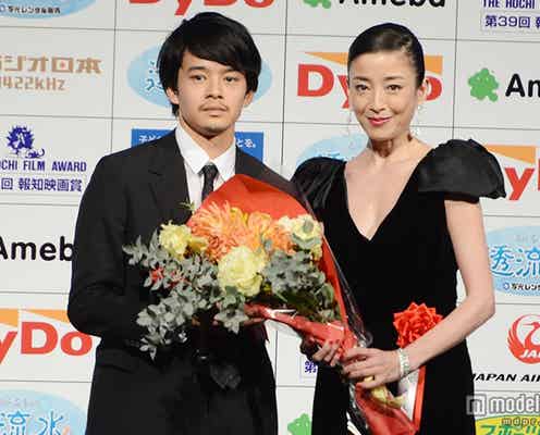宮沢りえ「本当に感動している」池松壮亮と喜びのハグ