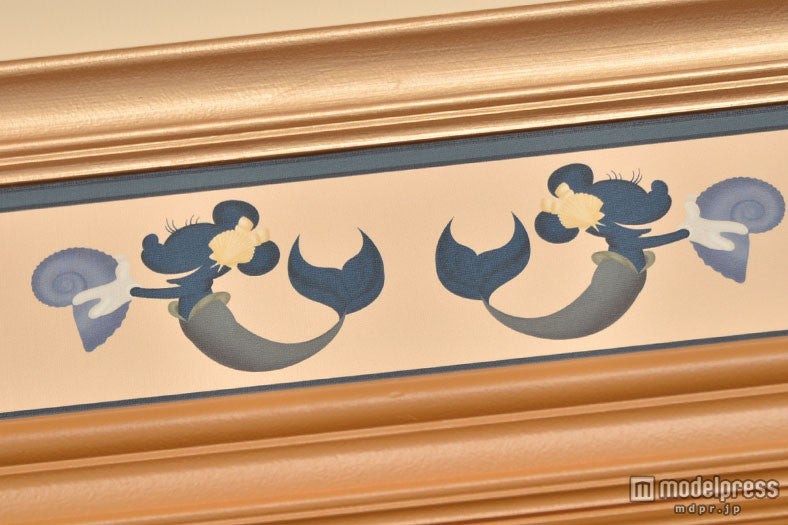 ヴェネツィア・サイド・ポルト・パラディーゾ・サイド共通／天井にはマーメイドのようなミニーマウス