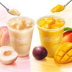 マックカフェ、ごろっと果肉入り「桃のスムージー」「マンゴー＆パッションフルーツスムージー」登場／画像提供：日本マクドナルド株式会社