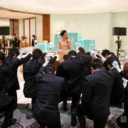 20人の男性から一斉にプロポーズを受ける黒谷友香