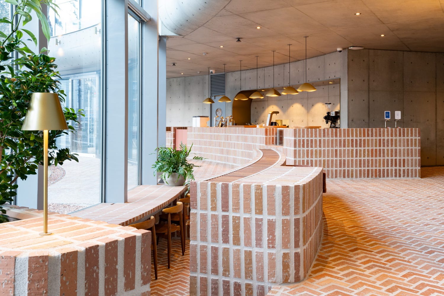 愛知・名古屋に「アオイ セレスティ コーヒー ロースタリー」自家焙煎コーヒーやバーガー提供