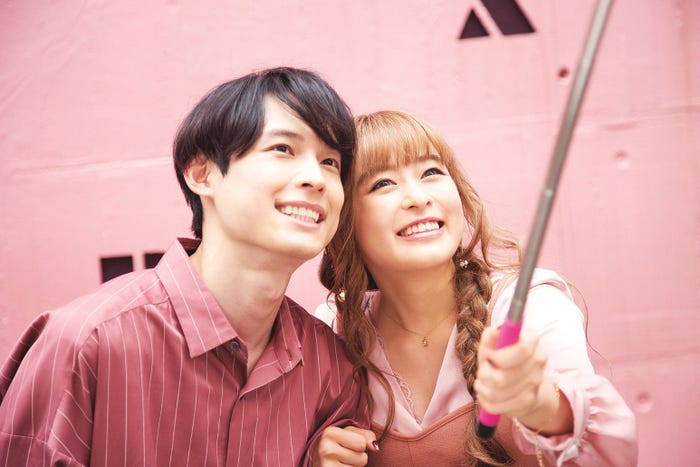 松村北斗、森七菜(C)2021『ライアー×ライアー』製作委員会(C)金田一蓮十郎/講談社