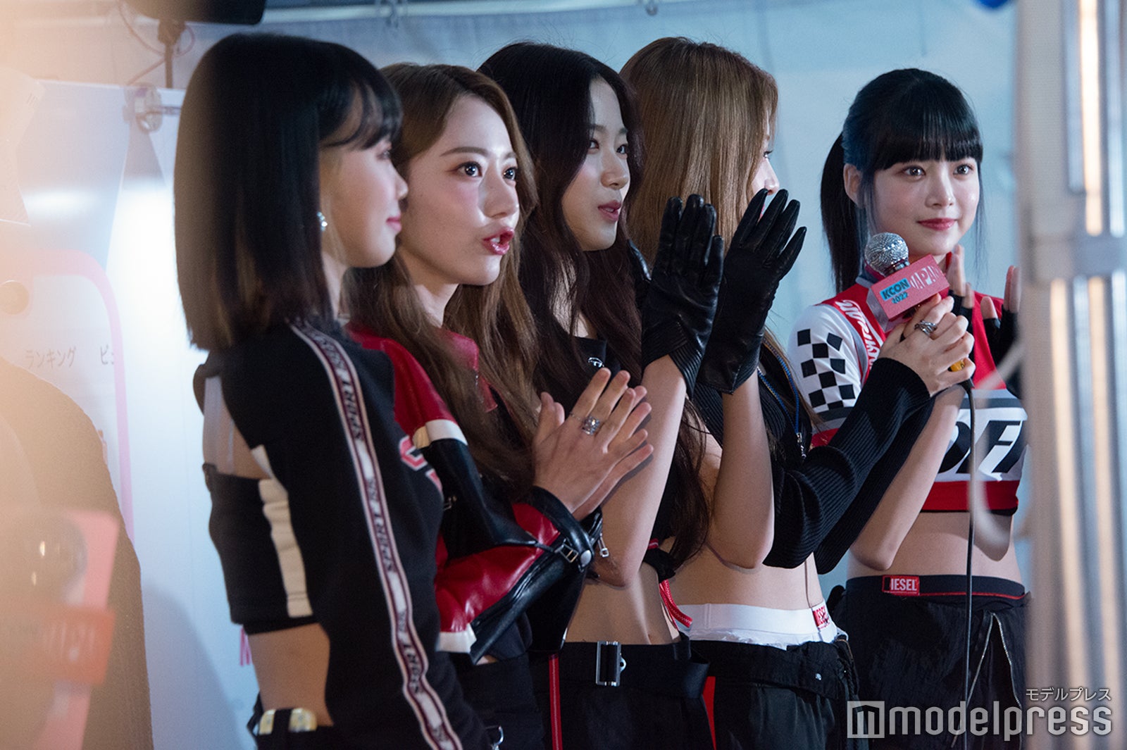 LE SSERAFIM／キム・チェウォン、宮脇咲良、カズハ、ホ・ユンジン、ホン・ウンチェ（C）モデルプレス