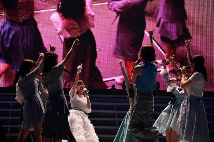 「渡辺麻友卒業コンサート~みんなの夢が叶いますように~」(C)AKS