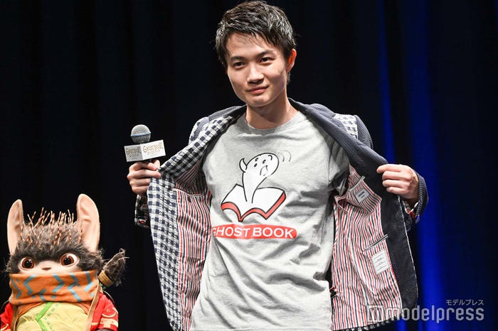 おばけTシャツを見せる神木隆之介 (C)モデルプレス