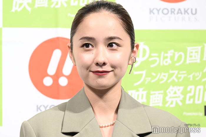 堀田真由 (C)モデルプレス