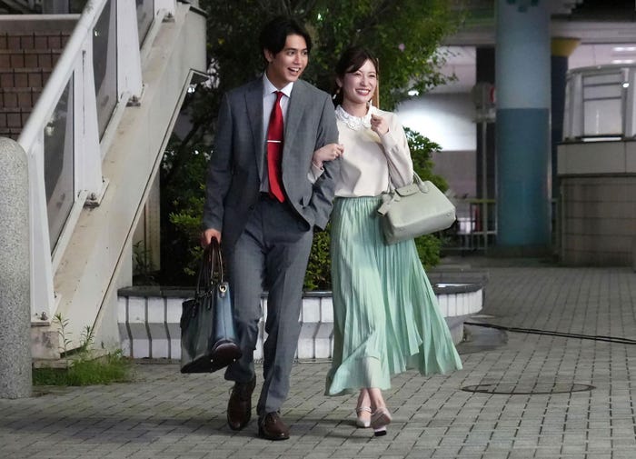 片寄涼太、吉田朱里「推しが上司になりまして」第8話(C)「推しが上司になりまして」製作委員会