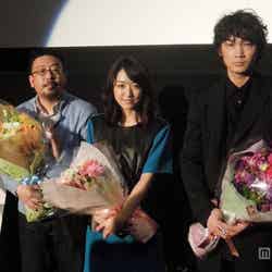 名古屋で映画「白ゆき姫殺人事件」の舞台挨拶を行った（左から）中村義洋監督、井上真央、綾野剛