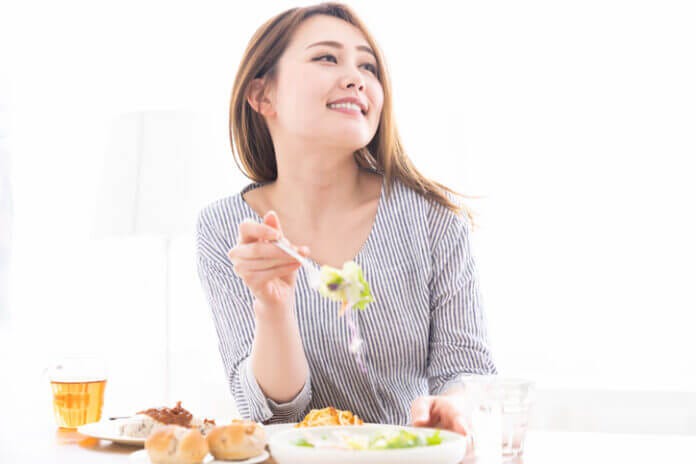 美味しそうに食べる姿が魅力的！