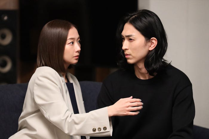 優香、松田翔太/「ムチャブリ! わたしが社長になるなんて」第6話より(C)日本テレビ