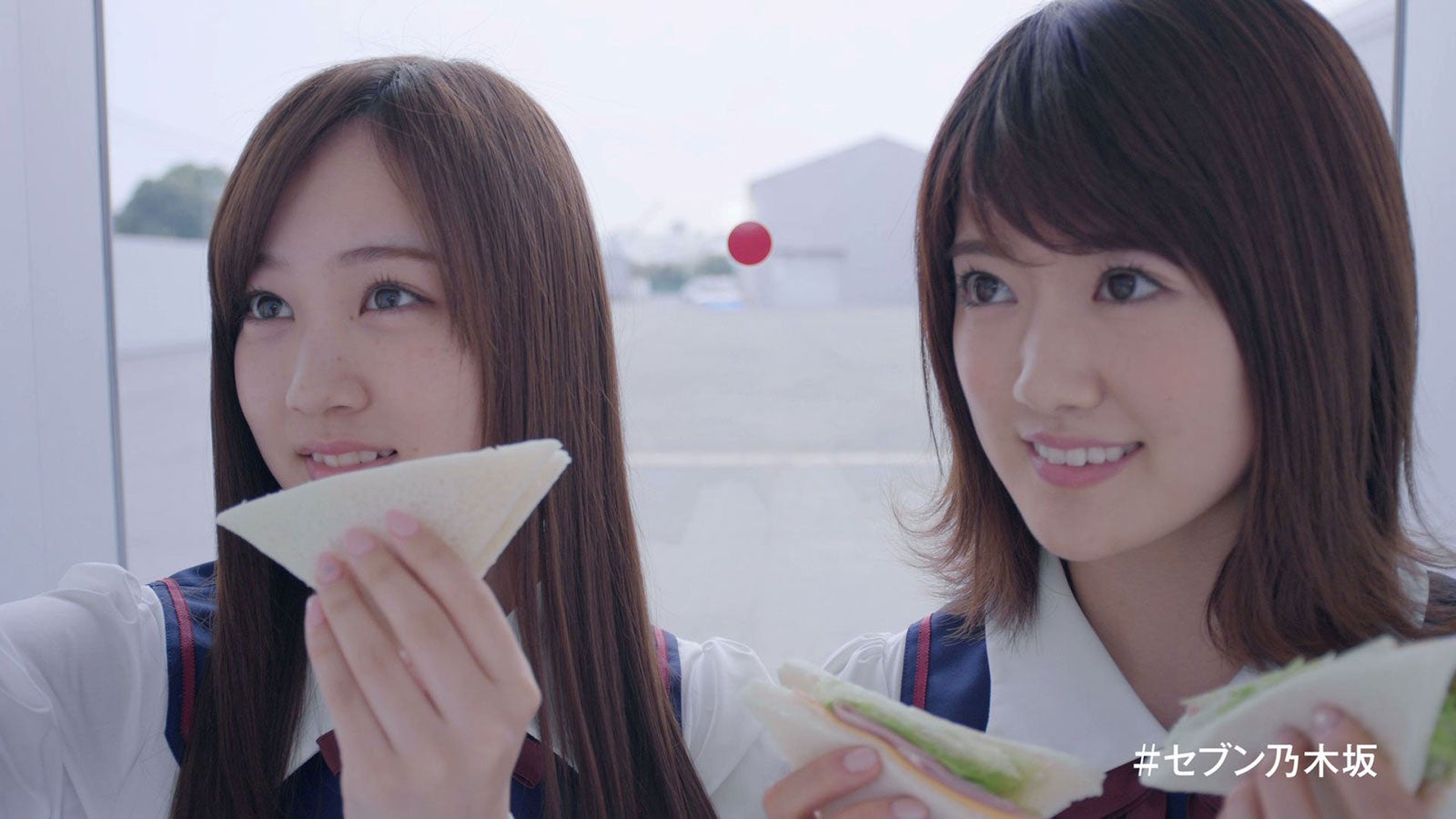 星野みなみ、樋口日奈／マネキンチャレンジ動画より（提供写真）