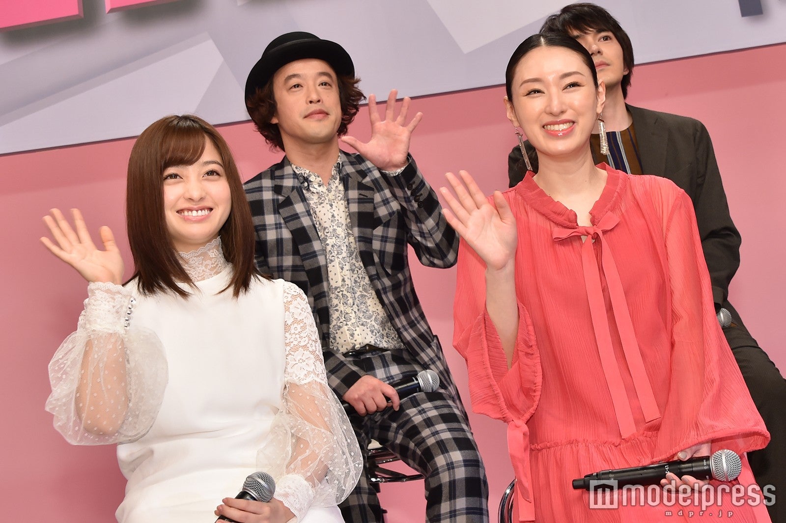 橋本環奈、栗山千明 （C）モデルプレス