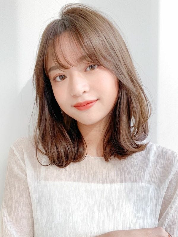 40代 ベース顔さんにおすすめの髪型 小顔見えが叶うレングス別のヘアスタイル モデルプレス 40代 ベース顔さんにおすすめの髪型 小顔見えが叶うレングス別のヘアスタイル モデルプレス