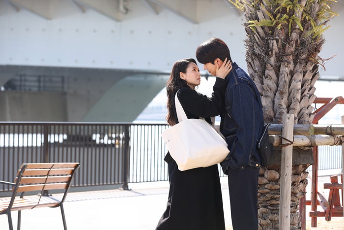 「Eye Love You」怒涛のキス5回 侑里（二階堂ふみ）＆テオ（チェ・ジョンヒョプ）の“だるまさんがころんだ”に反響「新たな名シーン誕生」「心の声の破壊力すごい」