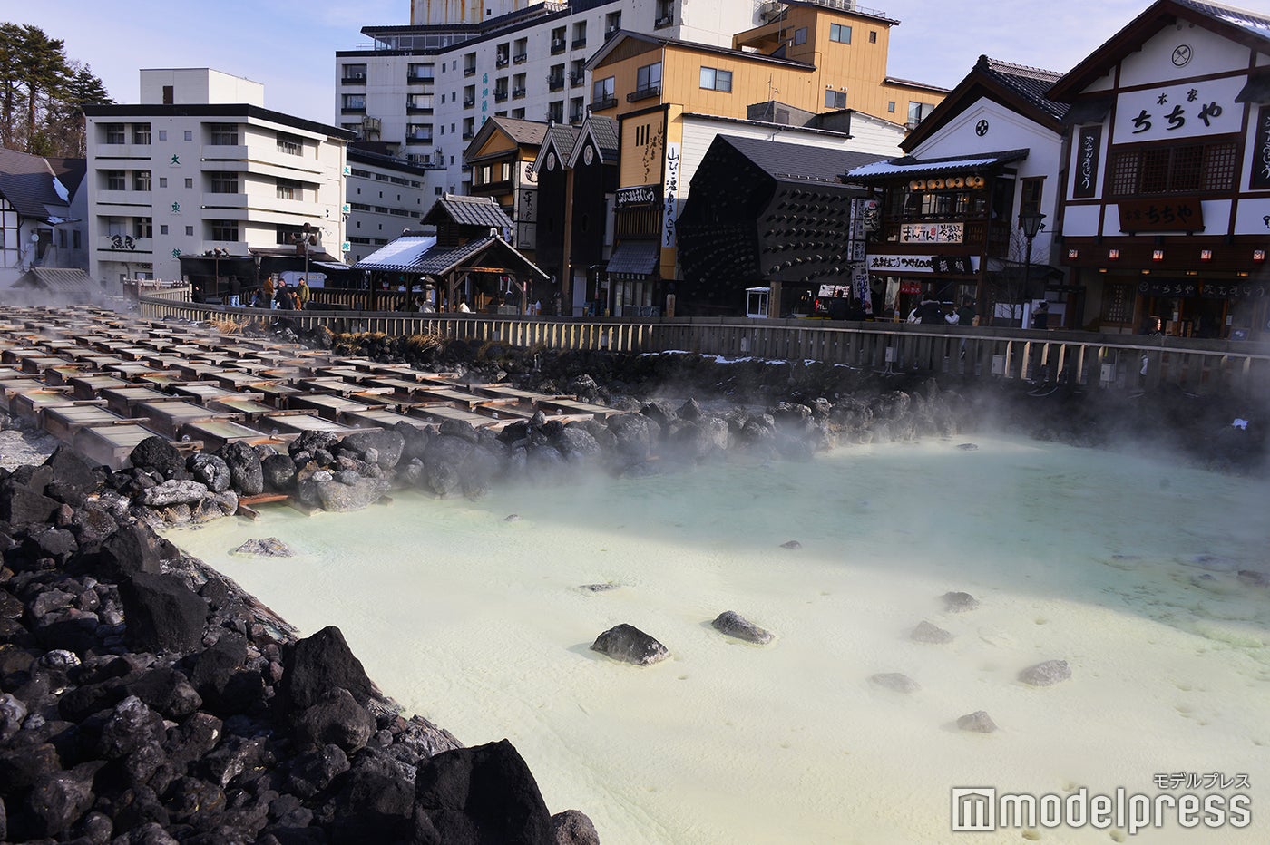 湯畑（C）モデルプレス