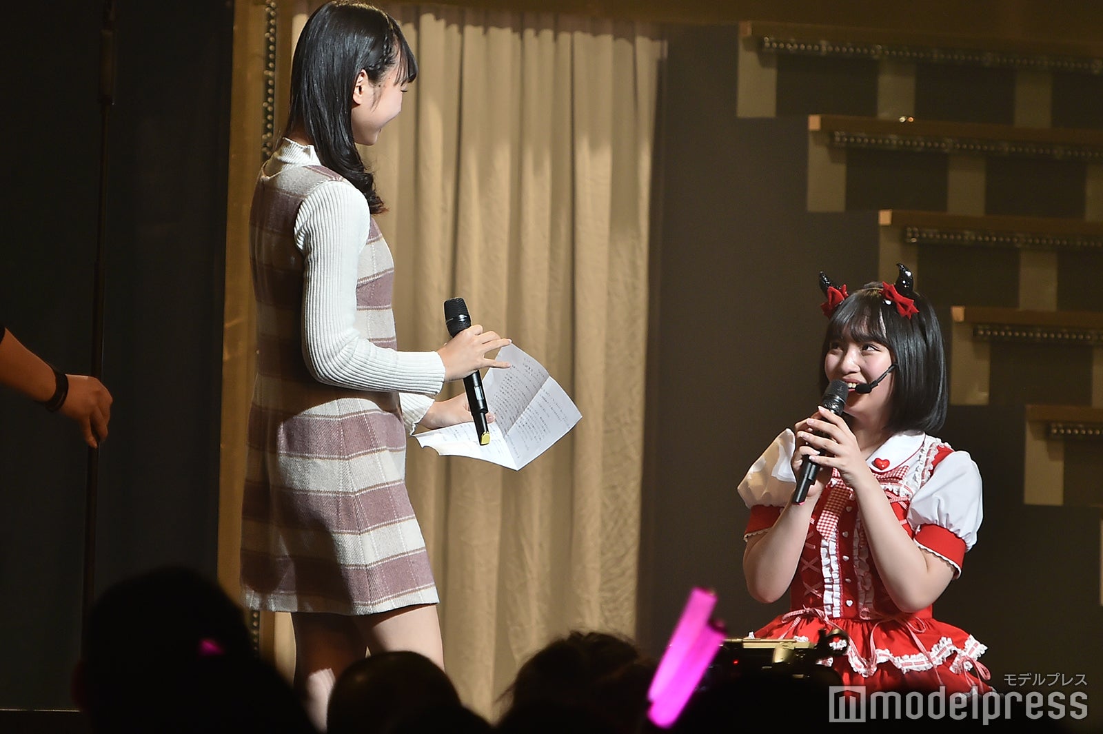 大盛真歩の登場に驚く矢作萌夏「AKB48矢作萌夏ソロコンサート～みんなまとめてすちにさせちゃうぞ～」 （C）モデルプレス