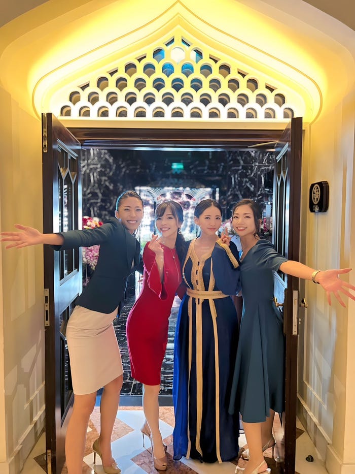 (一番左)山下遥香さん(提供写真)