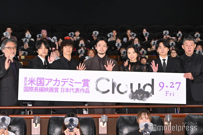 (左から)黒沢清監督、岡山天音、窪田正孝、菅田将暉、古川琴音、奥平大兼、荒川良々(C)モデルプレス
